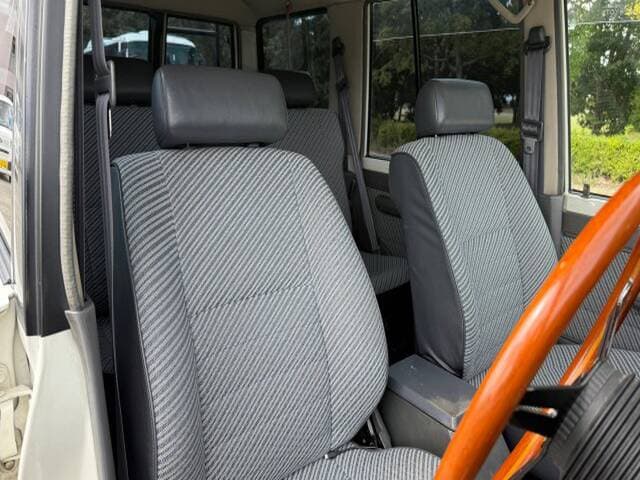 1992 Toyota Land Cruiser JDM car for sale — photo 6 of 18