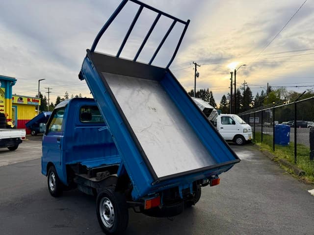 2001 Daihatsu Hijet JDM car for sale — photo 9 of 25