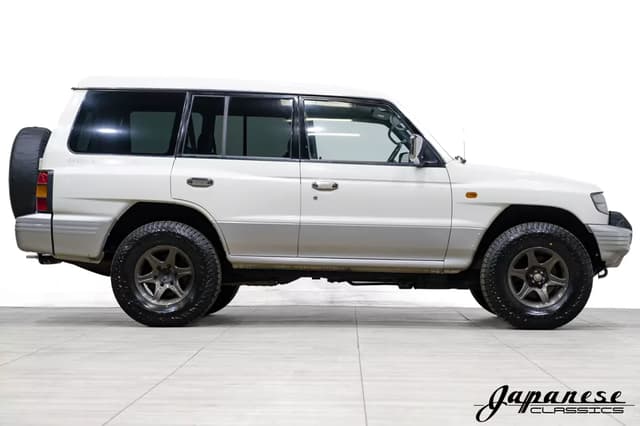 1997 Mitsubishi Pajero JDM car for sale — photo 5 of 25