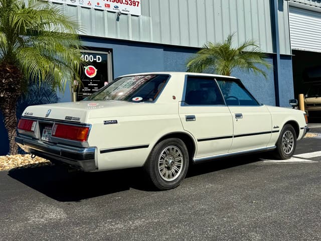 1982 Toyota Crown JDM car for sale — photo 10 of 25