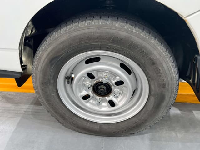 1998 Mitsubishi Minicab JDM car for sale — photo 16 of 23