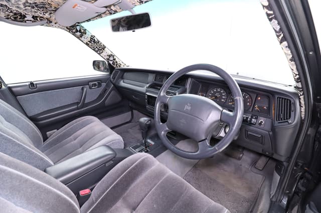 1999 Toyota Crown JDM car for sale — photo 9 of 25