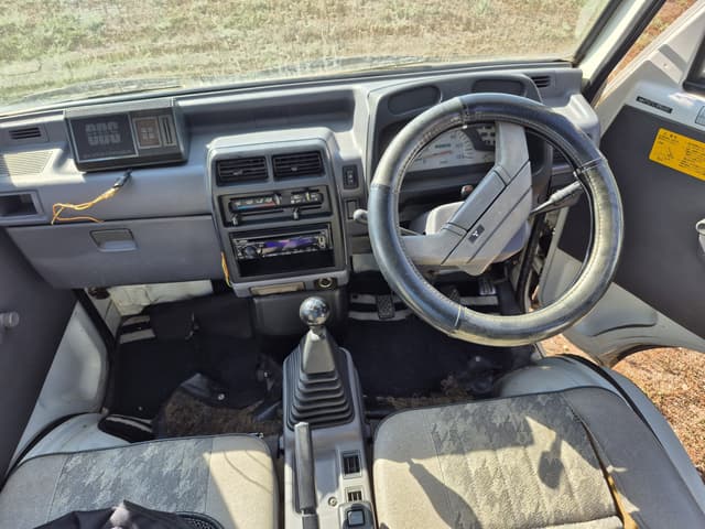 1998 Mitsubishi Minicab JDM car for sale — photo 12 of 13