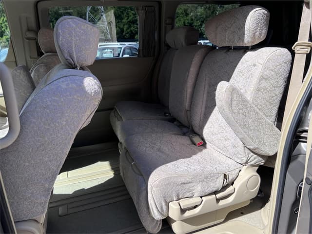 2008 Nissan Elgrand JDM car for sale — photo 14 of 16