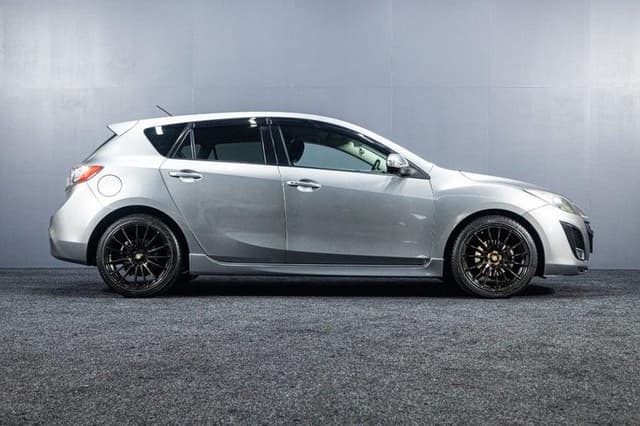 2010 Mazda Axela JDM car for sale — photo 9 of 17