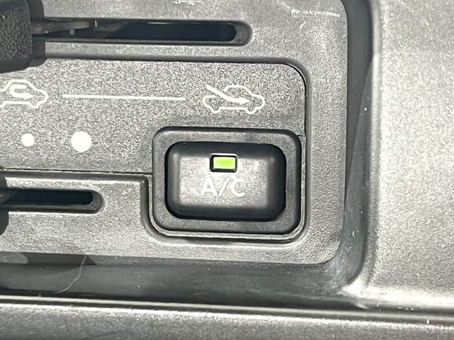 2000 Daihatsu Hijet JDM car for sale — photo 11 of 24
