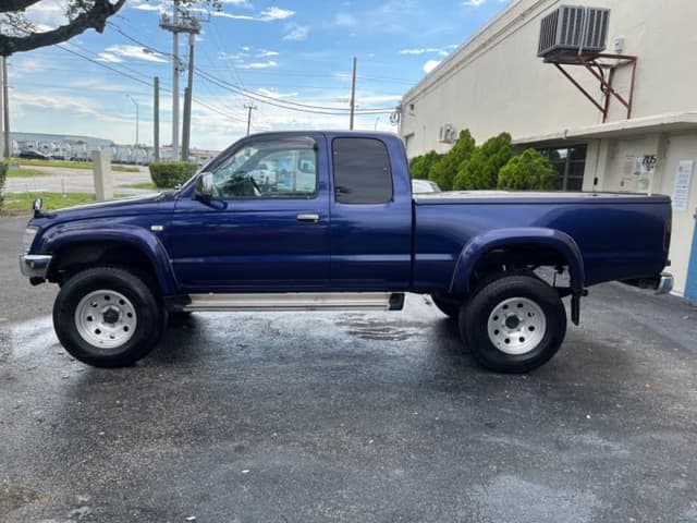 1997 Toyota Hilux JDM car for sale — photo 4 of 19