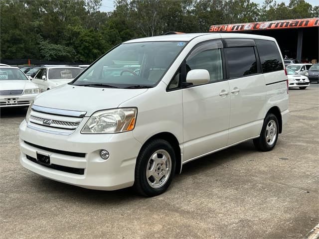 2004 Toyota Noah JDM car for sale — photo 10 of 18