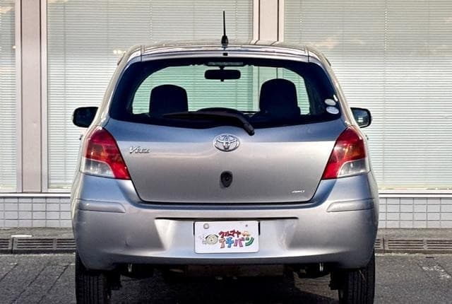2010 Toyota Vitz JDM car for sale — photo 4 of 9