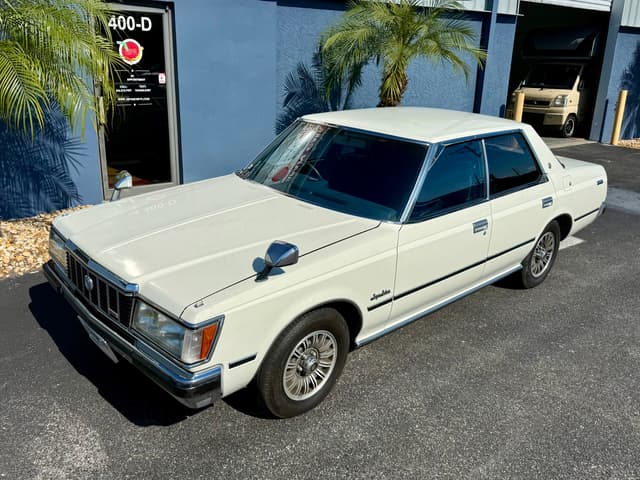1982 Toyota Crown JDM car for sale — photo 3 of 25