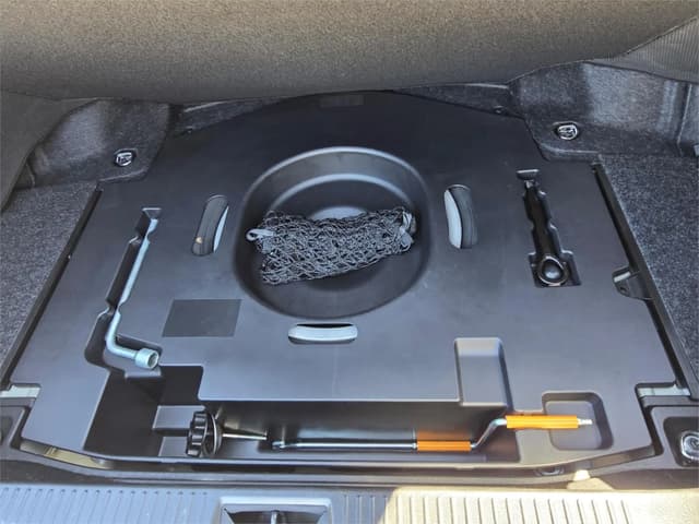 2012 Toyota Majesta JDM car for sale — photo 16 of 19