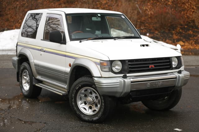 1996 Mitsubishi Pajero JDM car for sale — photo 2 of 10
