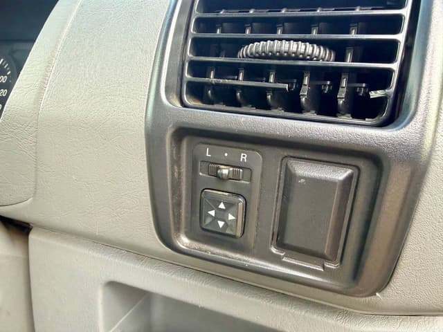 2000 Mitsubishi Town Box JDM car for sale — photo 23 of 25