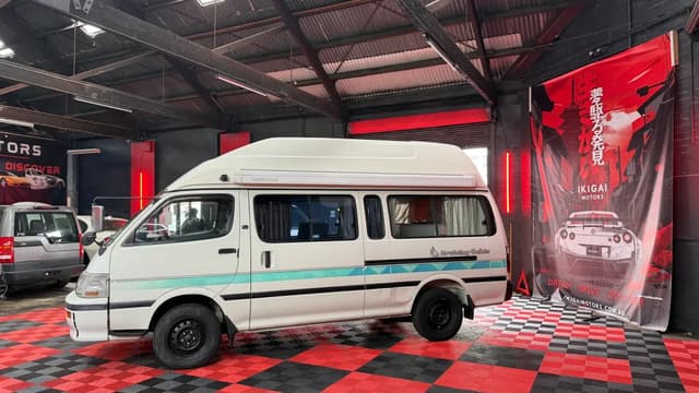 1995 Toyota HiAce JDM car for sale — photo 2 of 25