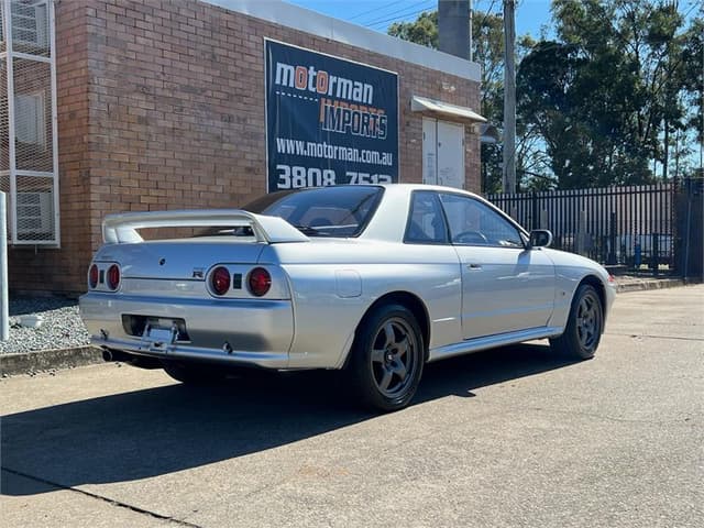 1992 Nissan Skyline JDM car for sale — photo 6 of 21