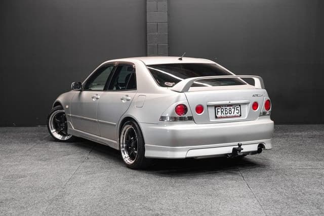 2001 Toyota Altezza JDM car for sale — photo 12 of 16