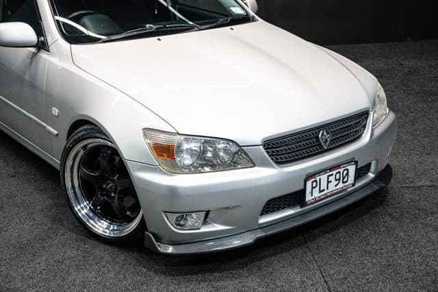 2001 Toyota Altezza JDM car for sale — photo 12 of 18