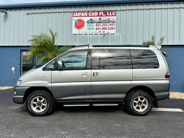 2000 Mitsubishi Delica JDM car for sale — photo 3 of 23