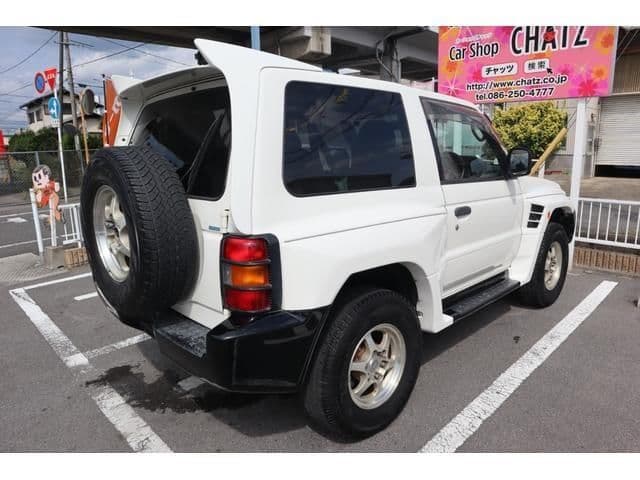 1998 Mitsubishi Pajero JDM car for sale — photo 18 of 23