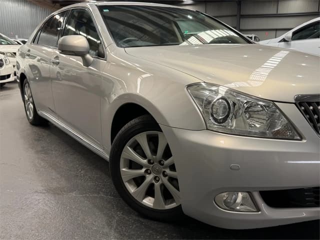 2010 Toyota Crown JDM car for sale — photo 9 of 25