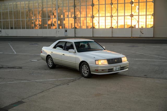 1996 Toyota Crown JDM car for sale — photo 9 of 24