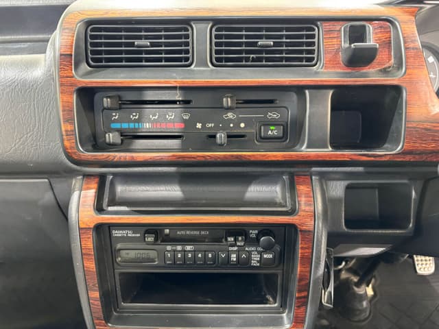 2000 Daihatsu Hijet JDM car for sale — photo 17 of 25