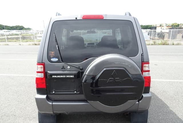 2005 Mitsubishi Pajero Mini JDM car for sale — photo 4 of 25