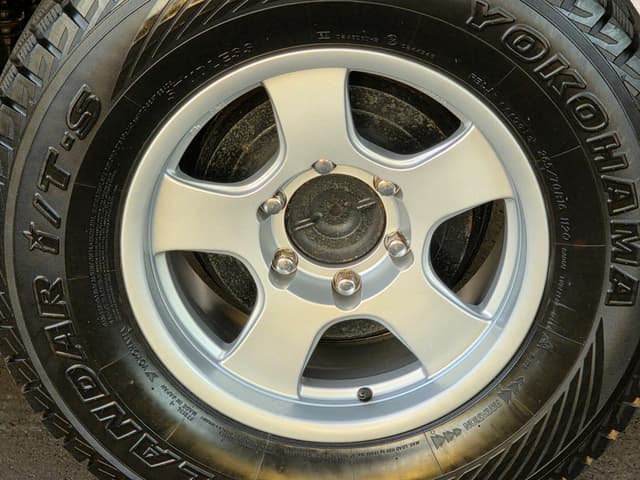 1997 Toyota Hilux Surf JDM car for sale — photo 24 of 25