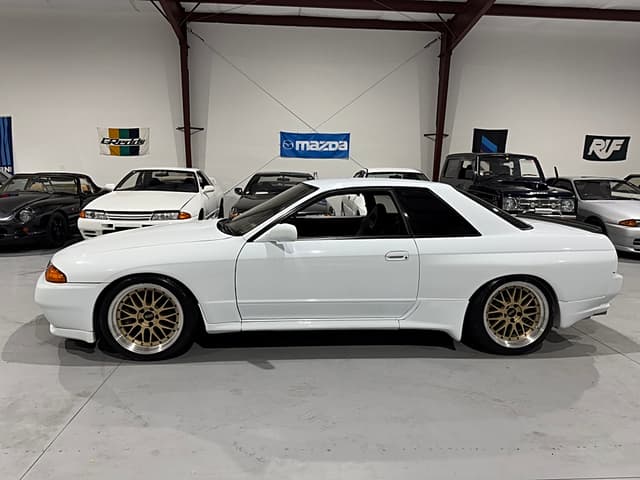 1995 Nissan Skyline JDM car for sale — photo 2 of 23