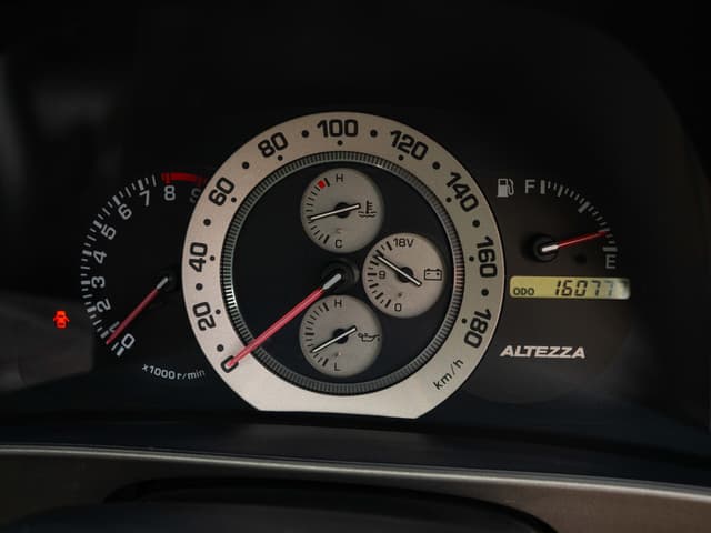 1999 Toyota Altezza JDM car for sale — photo 13 of 17