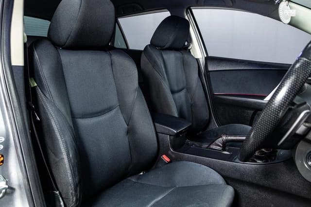 2010 Mazda Axela JDM car for sale — photo 15 of 17