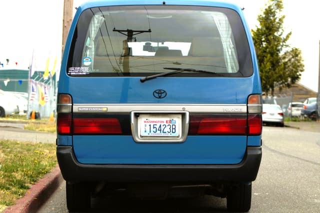 1997 Toyota HiAce JDM car for sale — photo 9 of 25