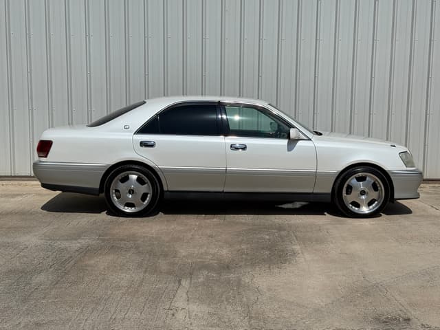 2000 Toyota Crown JDM car for sale — photo 2 of 22