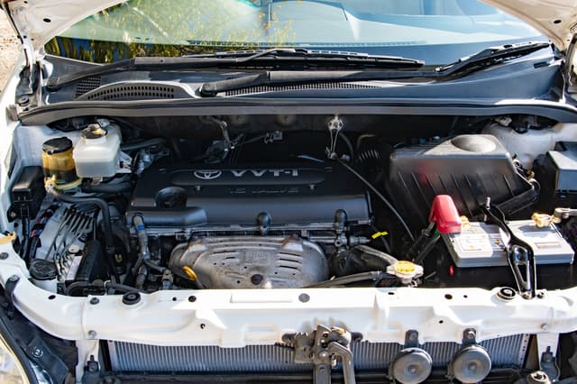 2001 Toyota Ipsum JDM car for sale — photo 12 of 15