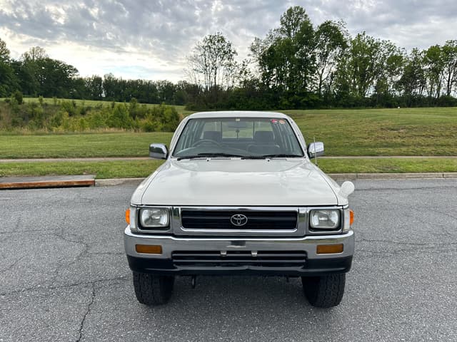 1992 Toyota Hilux JDM car for sale — photo 11 of 20