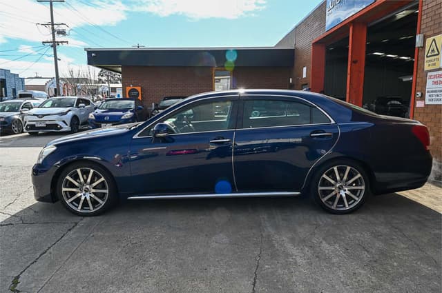2011 Toyota Crown JDM car for sale — photo 7 of 25