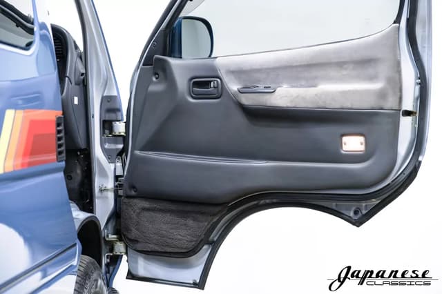 1990 Toyota HiAce JDM car for sale — photo 21 of 25