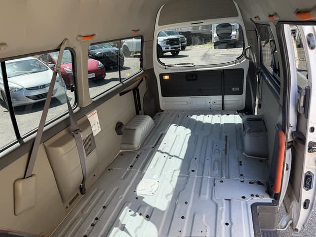 2007 Nissan Caravan JDM car for sale — photo 12 of 16