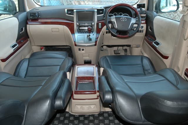2008 Toyota Alphard JDM car for sale — photo 16 of 19