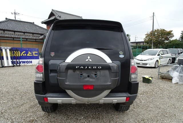 2008 Mitsubishi Pajero JDM car for sale — photo 4 of 25