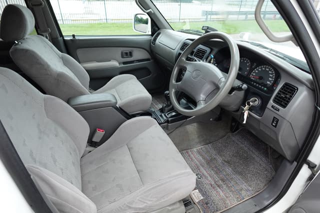 2001 Toyota Hilux Surf JDM car for sale — photo 16 of 22