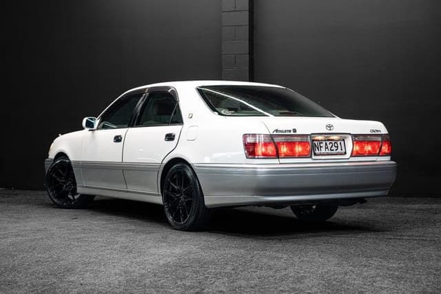 1999 Toyota Crown JDM car for sale — photo 5 of 19