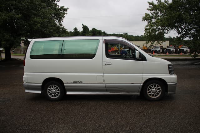 1998 Nissan Caravan JDM car for sale — photo 2 of 25