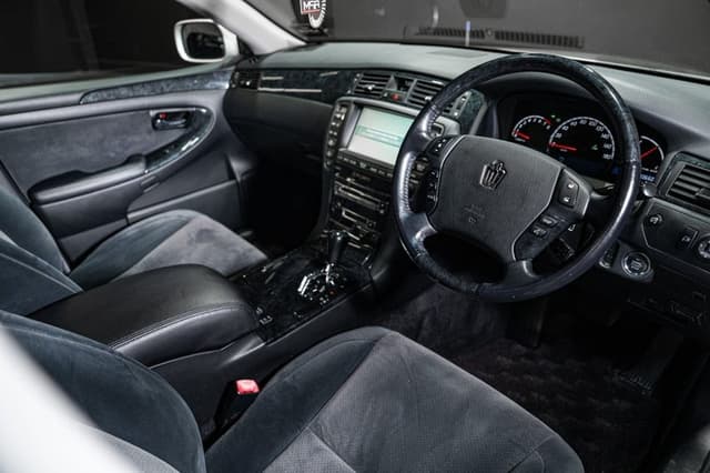 2004 Toyota Crown JDM car for sale — photo 13 of 18