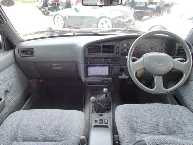 1991 Toyota Hilux Surf JDM car for sale — photo 4 of 5