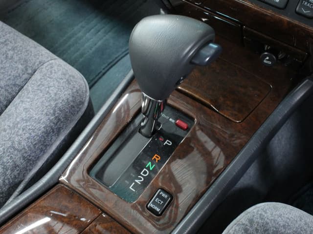 1997 Toyota Crown JDM car for sale — photo 14 of 25