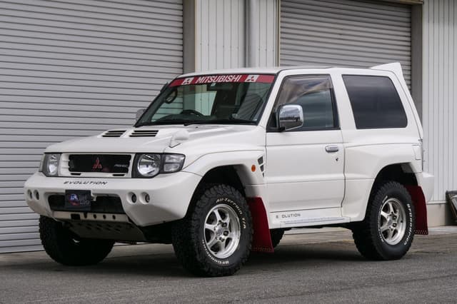 1997 Mitsubishi Pajero JDM car for sale — photo 2 of 25