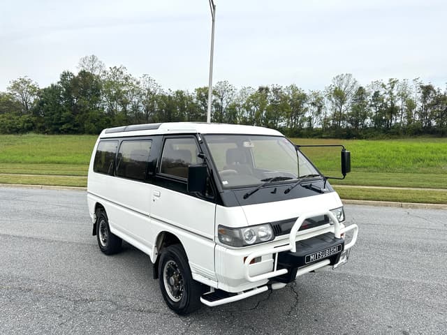 1991 Mitsubishi Delica JDM car for sale — photo 9 of 10