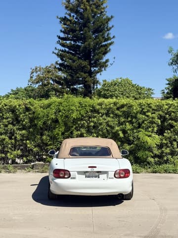2000 Mazda Roadster (Eunos Roadster / MX-5) JDM car for sale — photo 4 of 16
