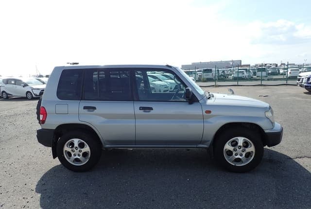 1999 Mitsubishi Pajero JDM car for sale — photo 6 of 25